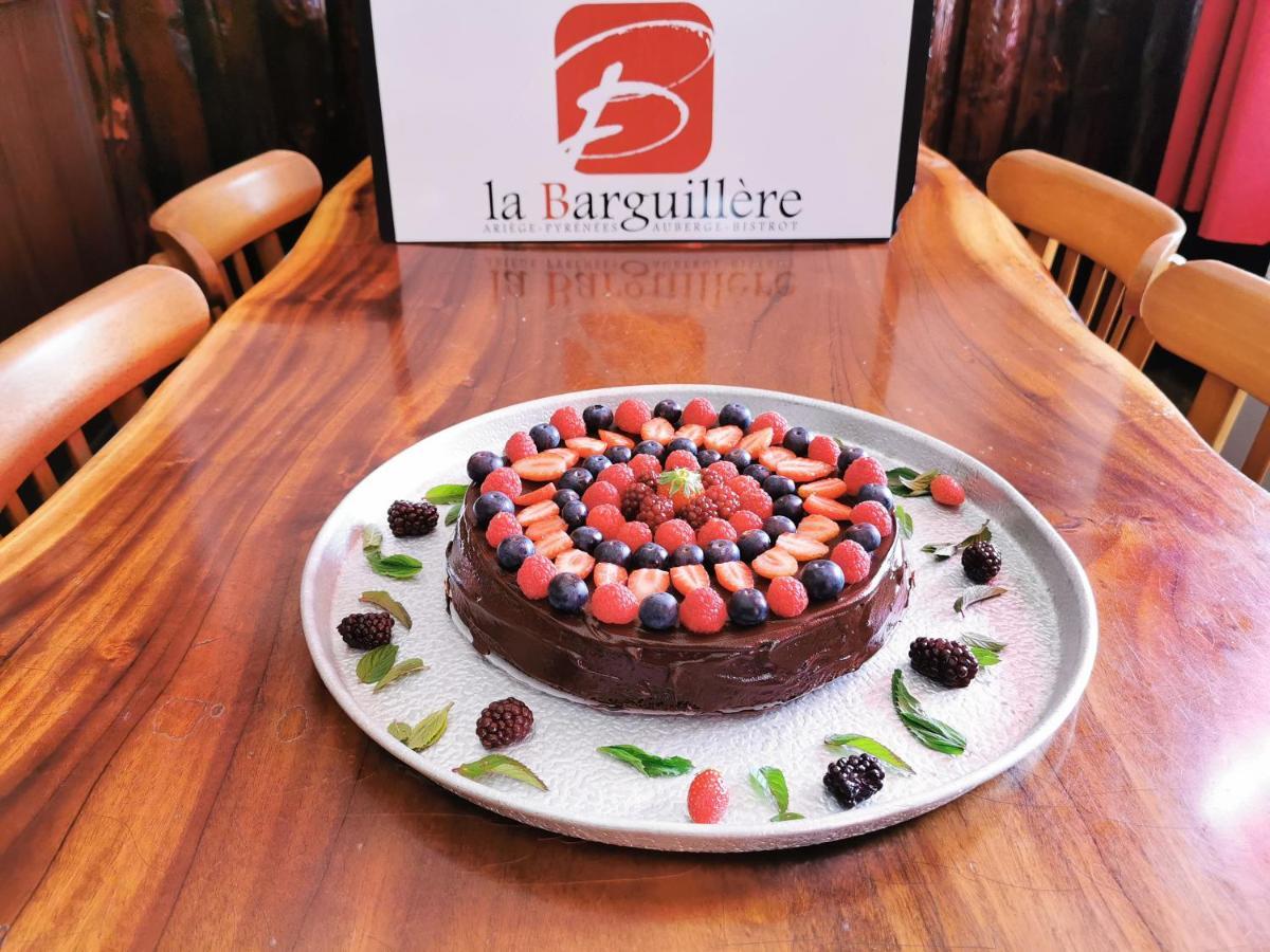 Logis Hotel Restaurant La Barguillere Saint-Pierre-de-Riviere Luaran gambar