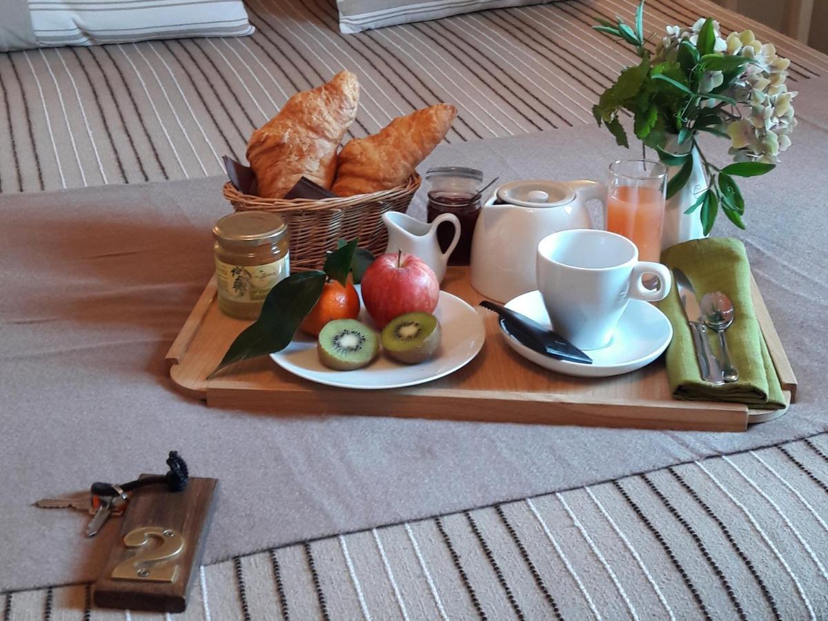 Logis Hotel Restaurant La Barguillere Saint-Pierre-de-Riviere Luaran gambar