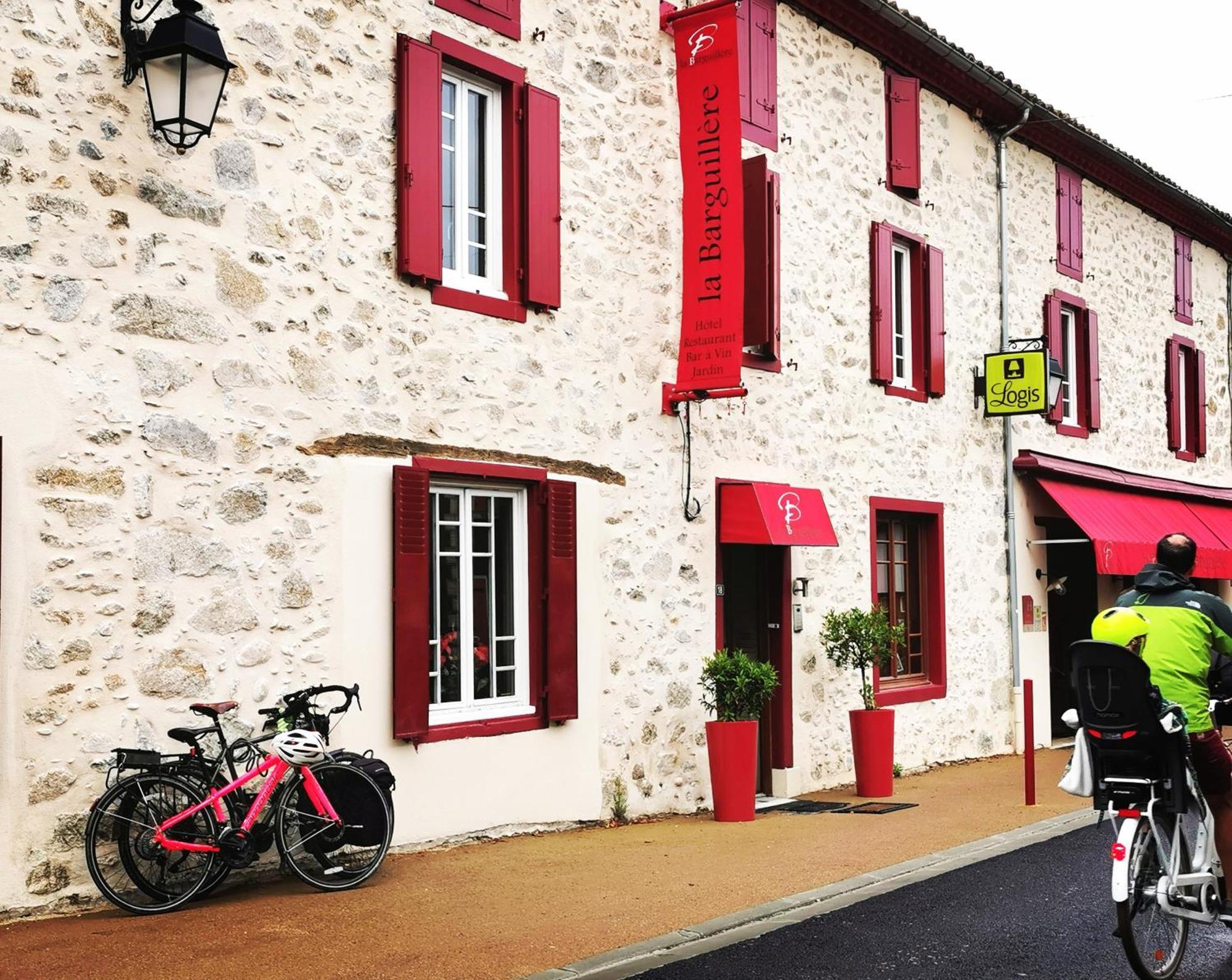 Logis Hotel Restaurant La Barguillere Saint-Pierre-de-Riviere Luaran gambar