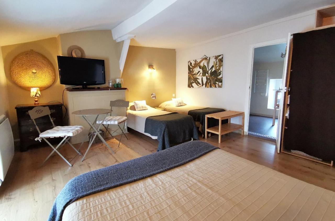 Logis Hotel Restaurant La Barguillere Saint-Pierre-de-Riviere Luaran gambar